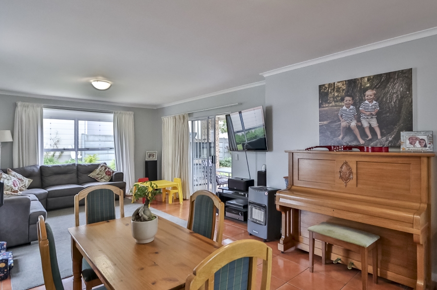 To Let 3 Bedroom Property for Rent in Somerset Ridge Western Cape